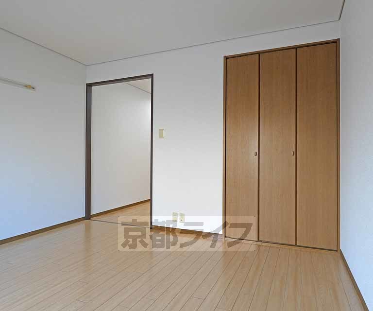 居室・リビング　広々とした居室です。