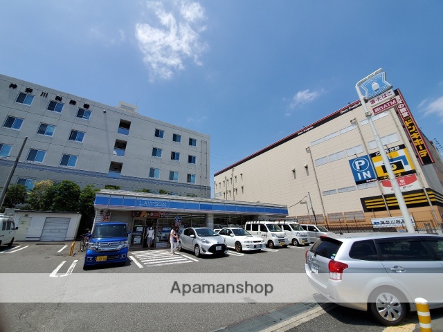 コンビニ　ローソン（コンビニ）まで958m