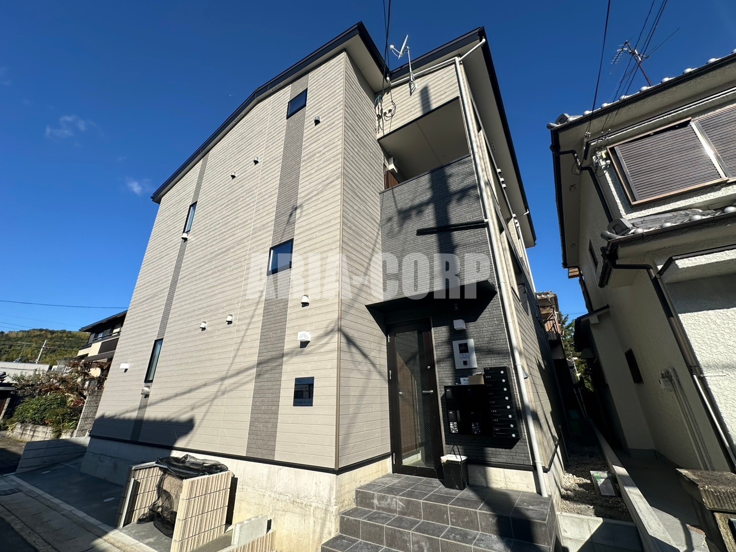 建物外観　2024年完成、大手ハウスメーカー施工のデザイナーズアパート