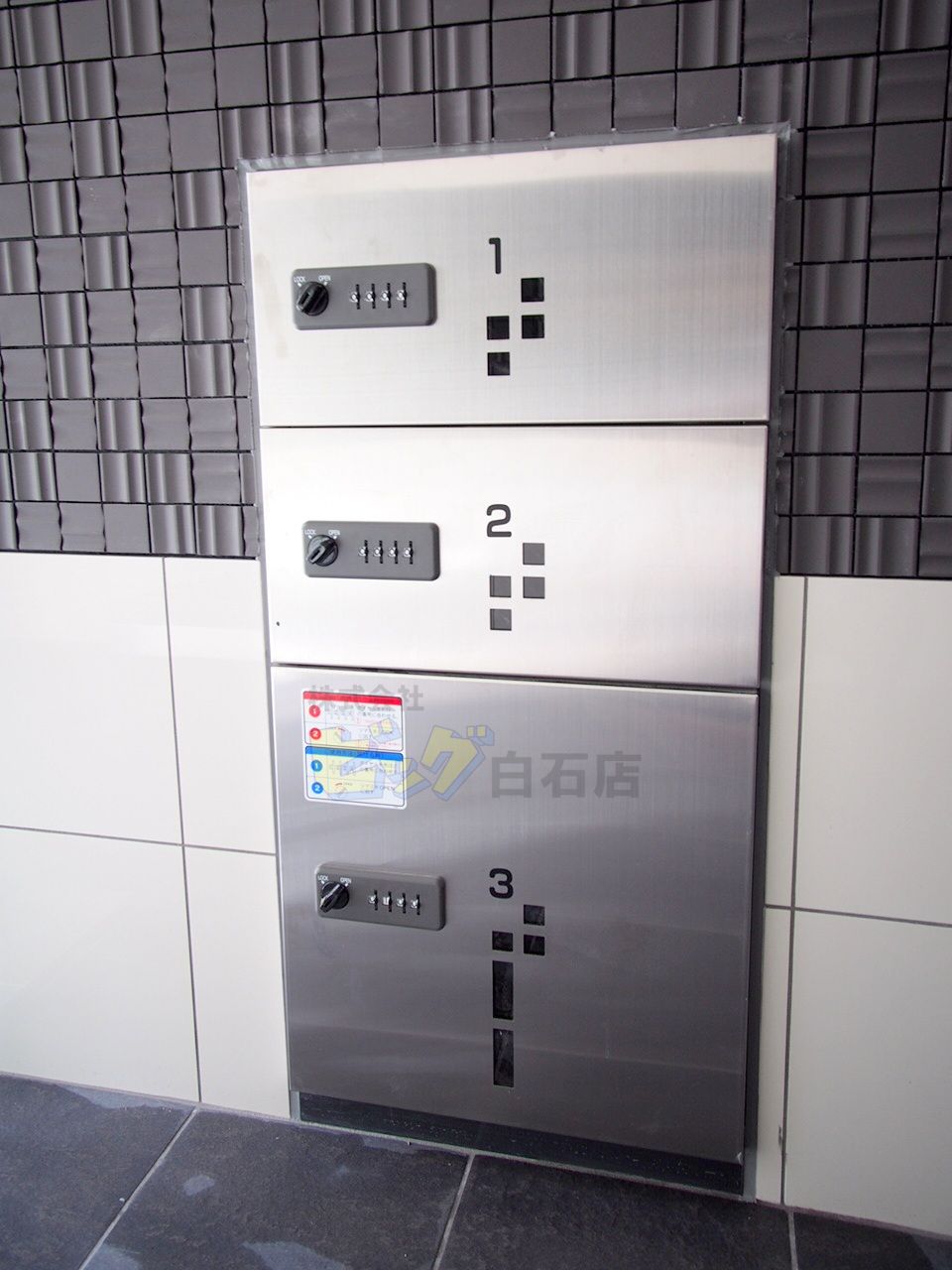 エントランス　留守中でも荷物が受け取れて便利な宅配ＢＯＸ完備しています♪