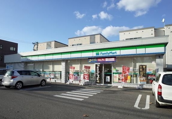 コンビニ　ファミリーマート札幌菊水6条店（コンビニ）まで139m