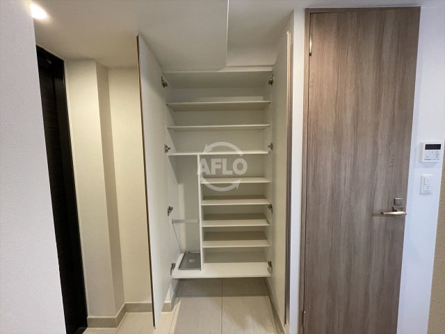 収納　ルネフラッツ谷町四丁目　シューズボックス