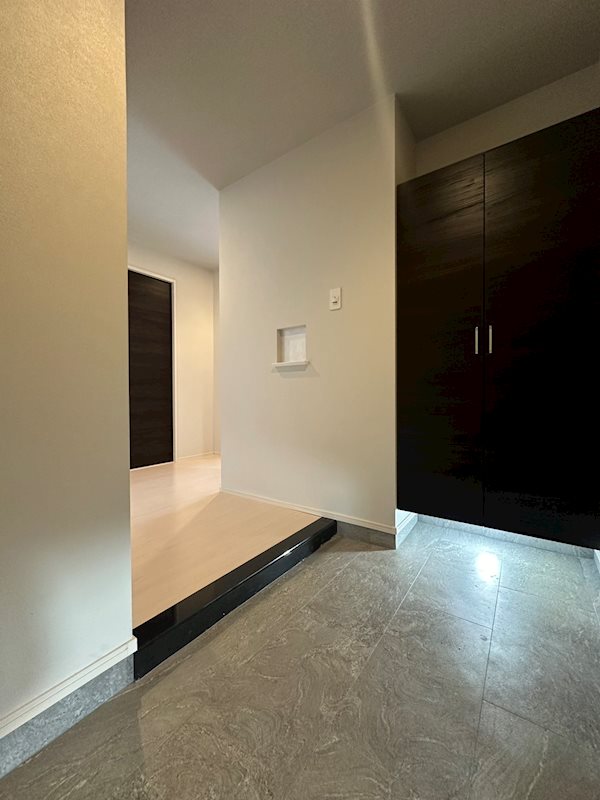 玄関　※別部屋の写真です。