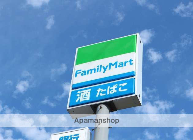 コンビニ　ファミリーマート（コンビニ）まで1374m