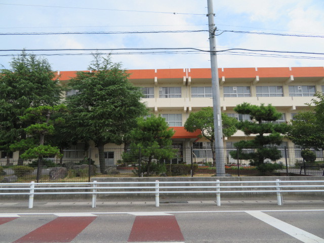 小学校　浮島小学校（小学校）まで595m