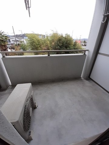 バルコニー　暖かな日差しのふりそそぐバルコニー