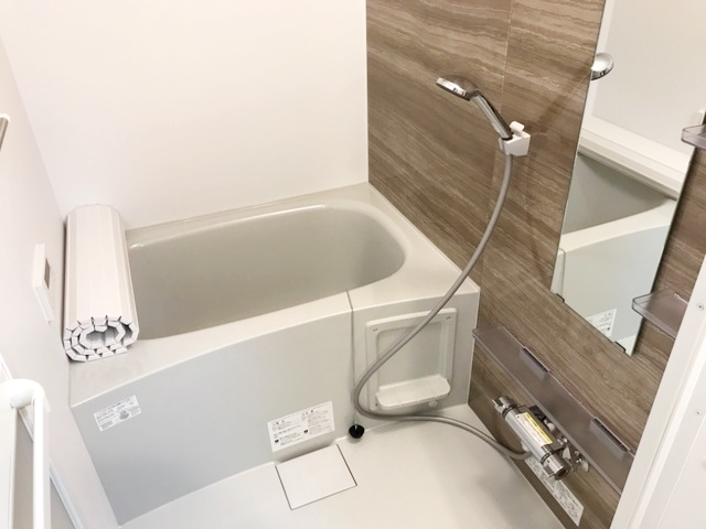 バス・シャワールーム　雨の日でも安心の浴室乾燥機付きです♪