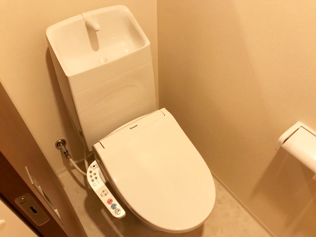 トイレ　嬉しい温水洗浄便座♪