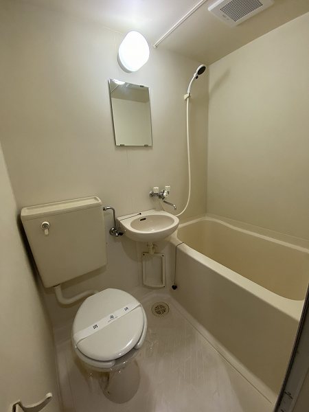 バス・シャワールーム　BT同室のためお掃除がらくらく♪※参考写真は別号室です。