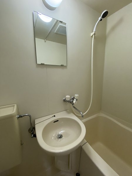 洗面設備　洗面台あります※参考写真は別号室です。