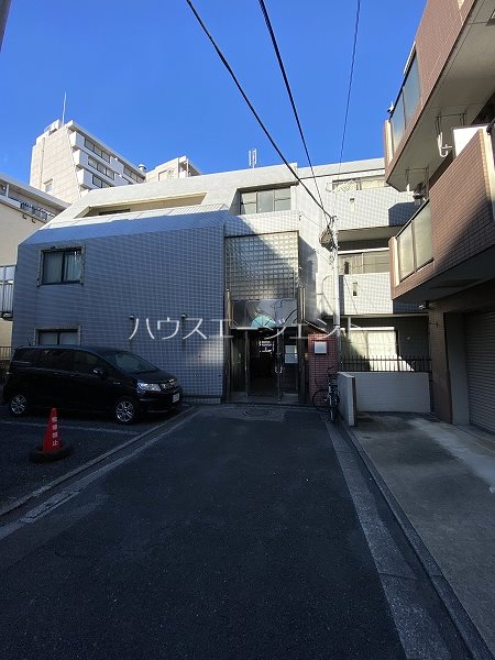 建物外観　３階建てのマンションです！