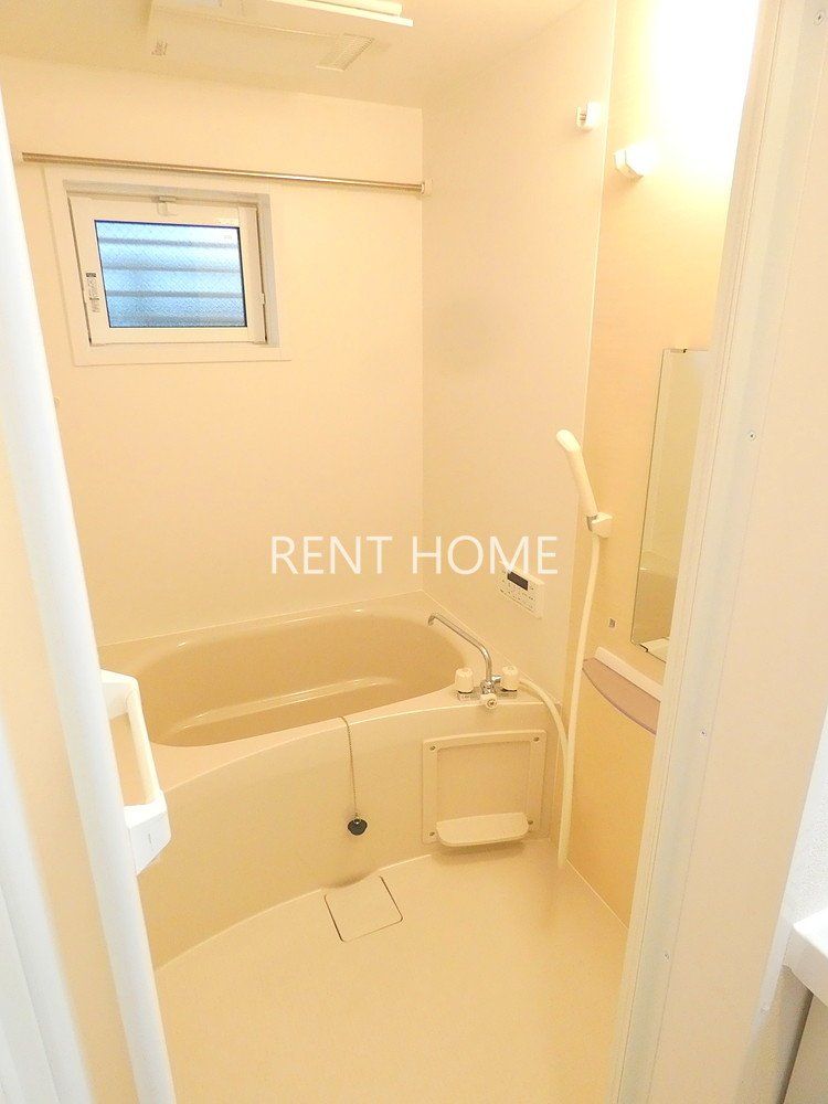 バス・シャワールーム　広いバスルームです。（追焚き・浴室乾燥機付）