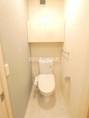 トイレ　温水洗浄便座付きトイレです