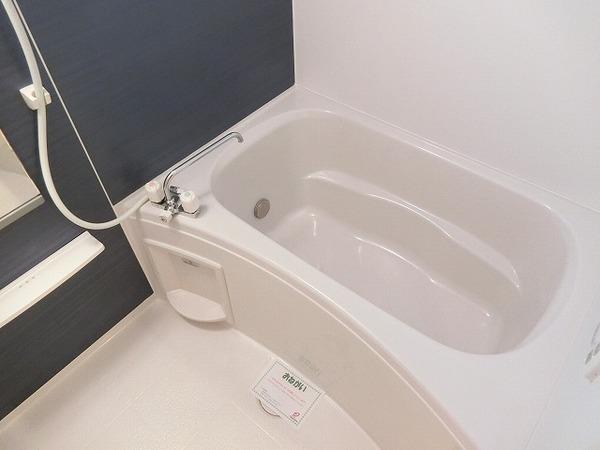 バス・シャワールーム　浴室乾燥機、追い焚き機能付きバス！