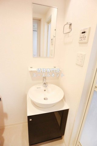 洗面設備　清潔感ある独立洗面台で毎日気持ちよく♪