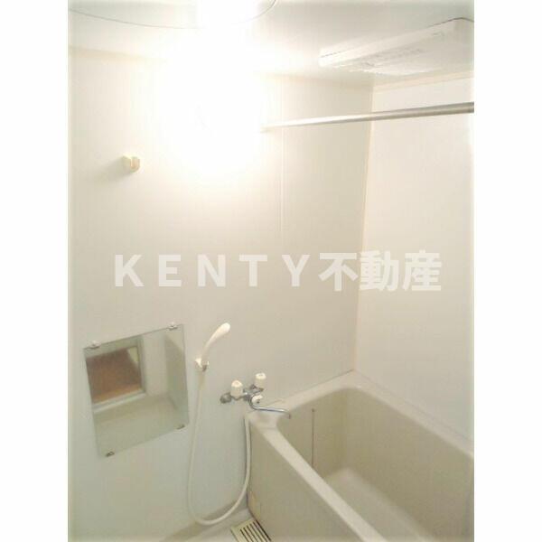 バス・シャワールーム　落ち着いた空間のお風呂です