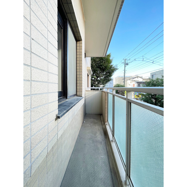 バルコニー　開放的で明るい空間を演出してくれるバルコニーです