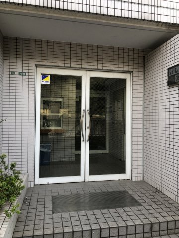 エントランス　ゆとりのあるエントランスです