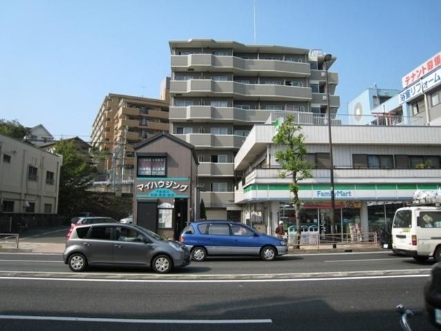 コンビニ　★★ファミリーマート（コンビニ）まで550m