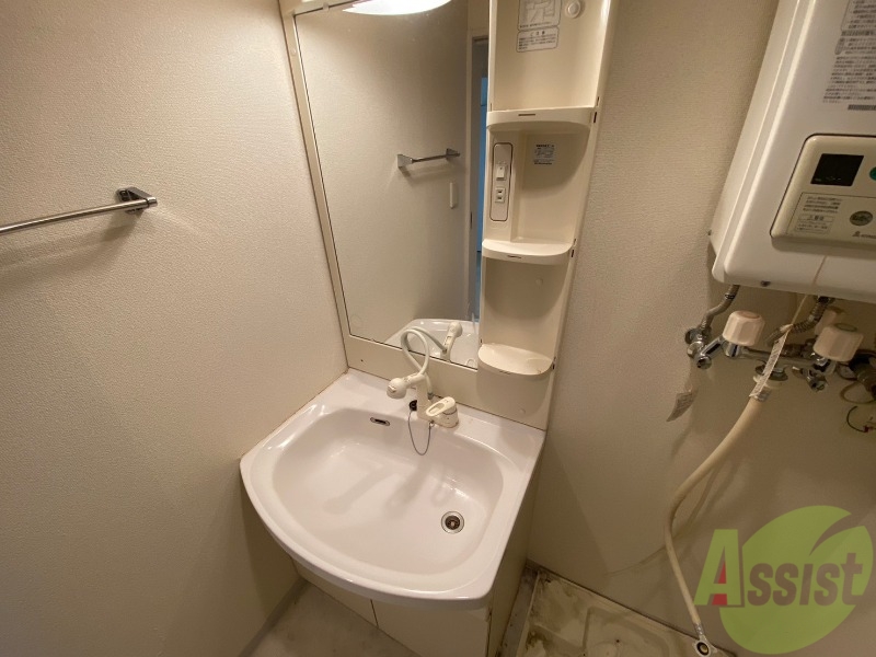 洗面設備　シャンプードレッサー。身支度はここでばっちりですね。