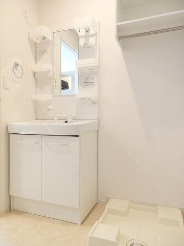 洗面設備　コンパクトで使いやすい洗面所