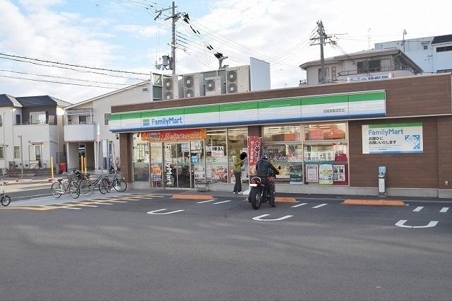 コンビニ　ファミリーマート西難波町店（コンビニ）まで750m