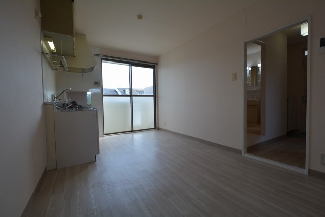 居室・リビング　壁付けキッチンでスペースを有効活用できます！