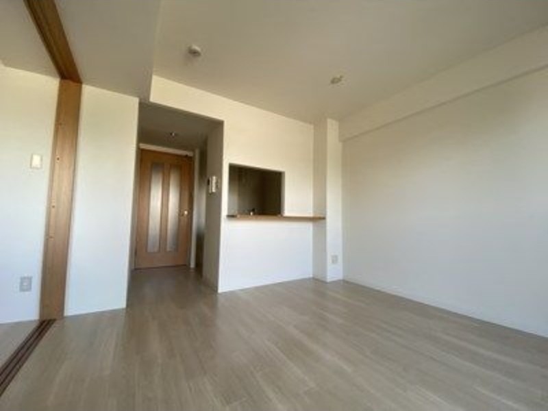 居室・リビング　退去予定につき別号室の画像です。