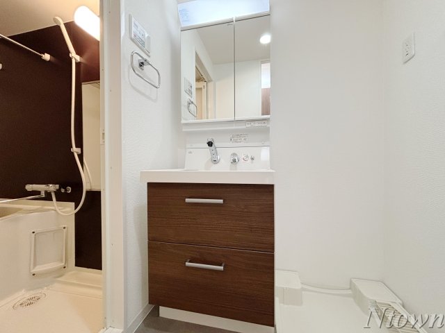 洗面設備　使いやすい独立洗面台です