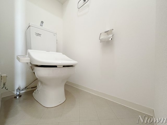 トイレ　落ち着いた色調のトイレです