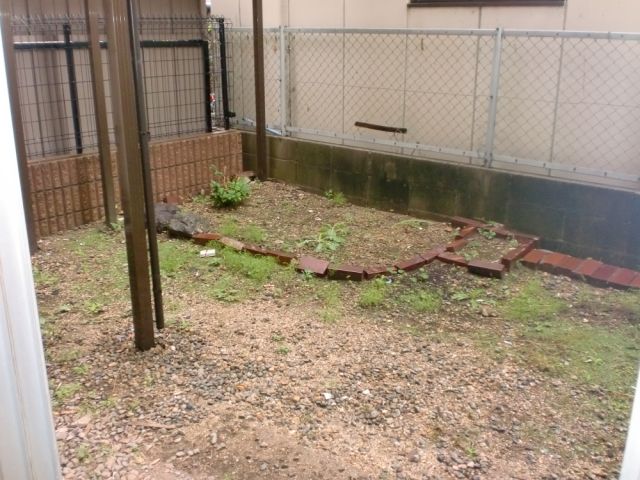 バルコニー　お花など育てられます。