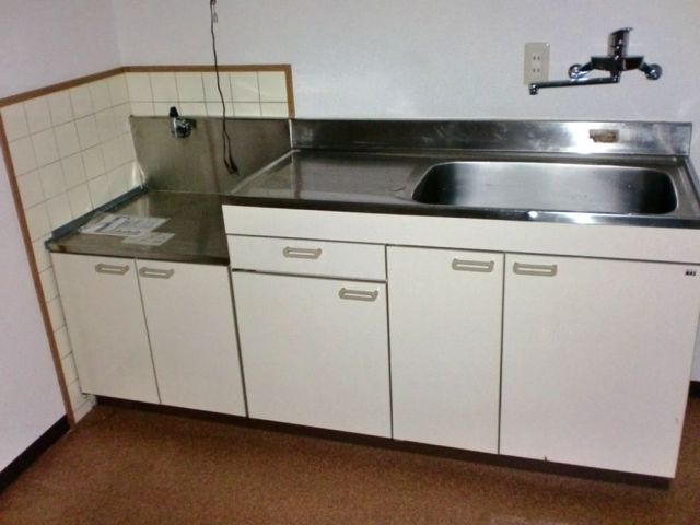 キッチン　広々キッチンで２口コンロ設置可能です