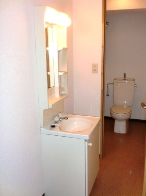 洗面設備　独立洗面台がついてます。