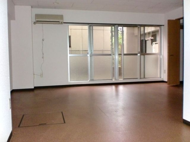 その他部屋・スペース　窓が大きくて明るいです。