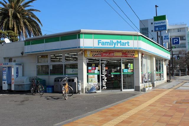 コンビニ　ファミリーマート（コンビニ）まで600m