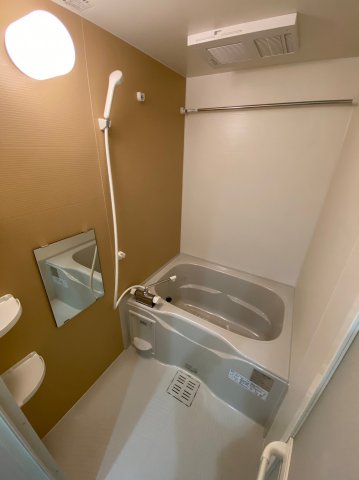 バス・シャワールーム　浴室乾燥機付きで便利です！