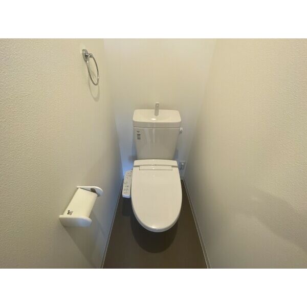 トイレ　同社施工類似物件