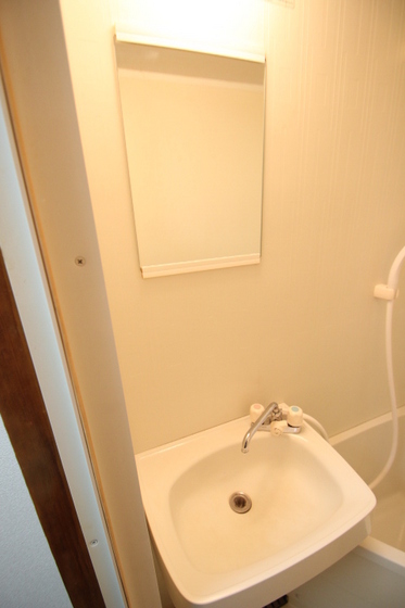 洗面設備　※別号室の写真です