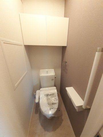 トイレ　嬉しい温水洗浄便座付き♪