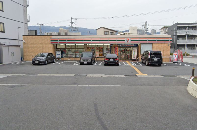 コンビニ　セブンイレブン 神戸住吉南町3丁目店（コンビニ）まで121m