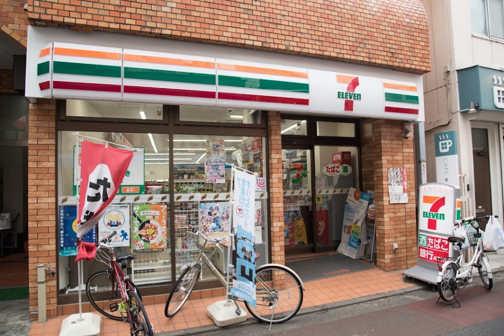 コンビニ　セブンイレブン 明大前すずらん通り店（コンビニ）まで332m