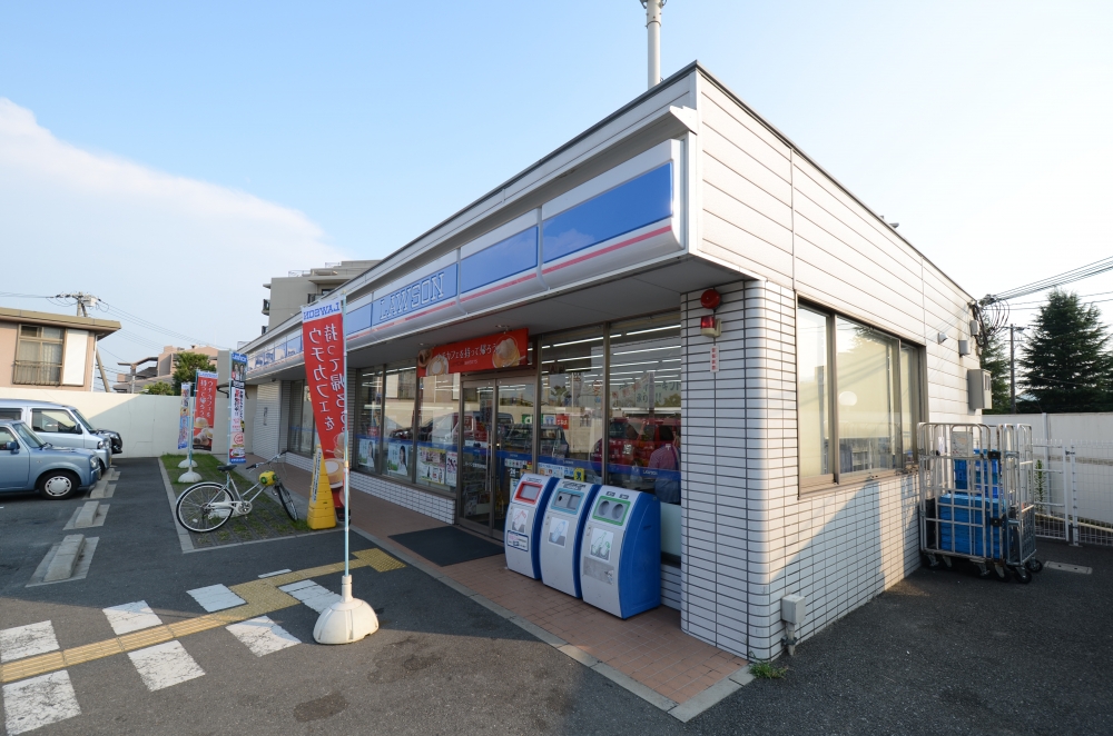 コンビニ　ローソン宝塚市役所前店（コンビニ）まで181m