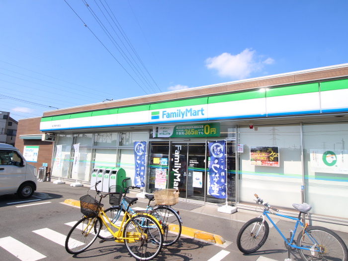 コンビニ　ファミリーマート（コンビニ）まで80m