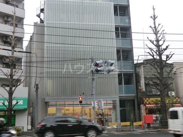コンビニ　セブン-イレブン杉並桃井１丁（コンビニ）まで85m