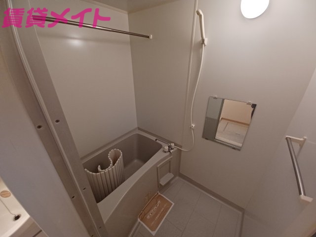 バス・シャワールーム　同型反転タイプです。