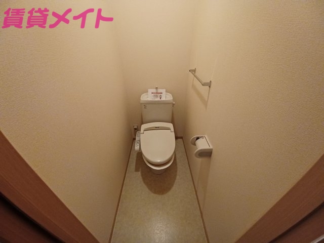 トイレ　同型反転タイプです。
