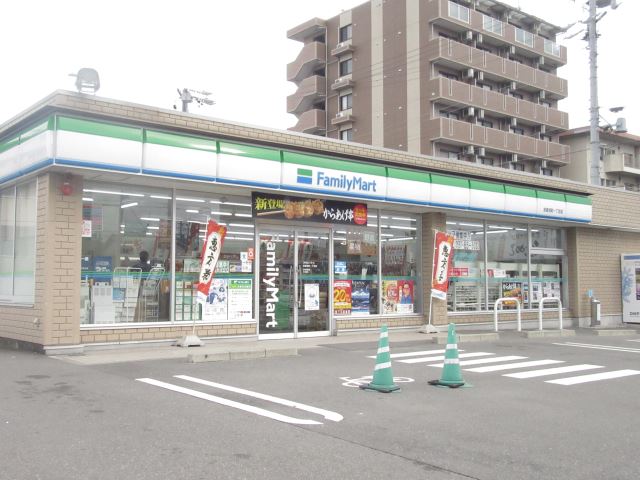 コンビニ　ファミリーマート（コンビニ）まで380m