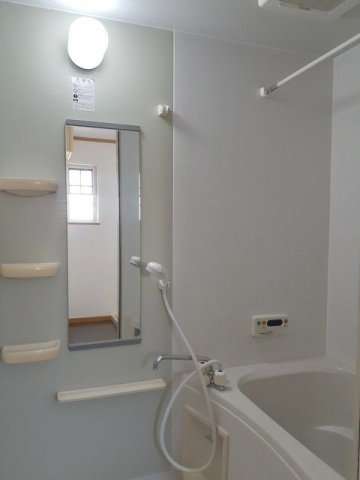 バス・シャワールーム　コンパクトで使いやすいお風呂です