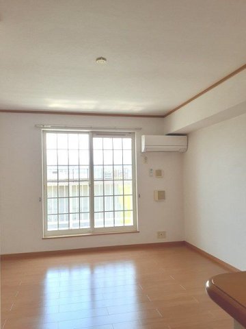 居室・リビング　ゆったり過ごせる居間です