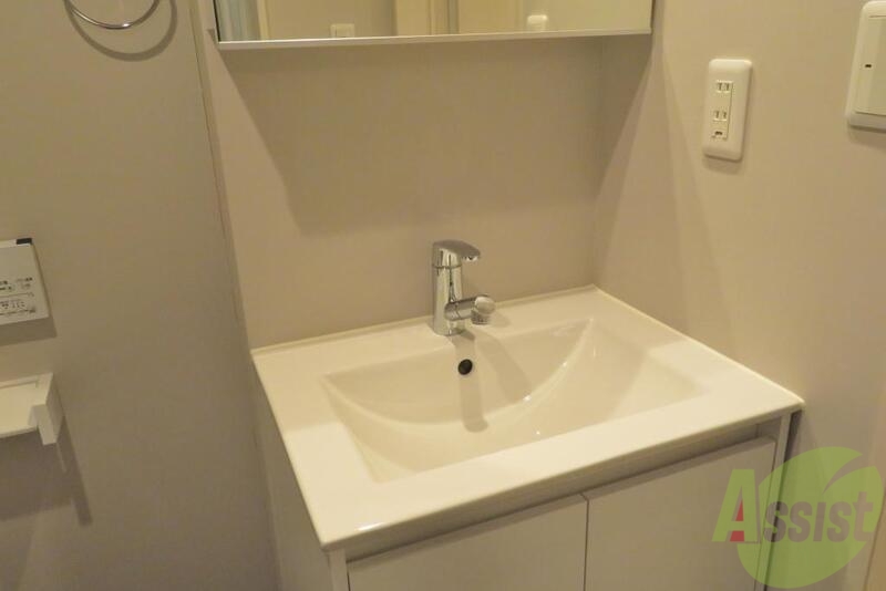洗面設備　洗面は独立タイプなので、朝の準備も捗りそうです。